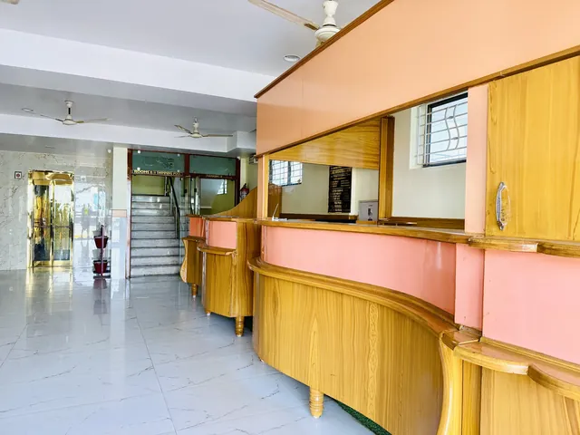 Grand Entrance & Front Facade