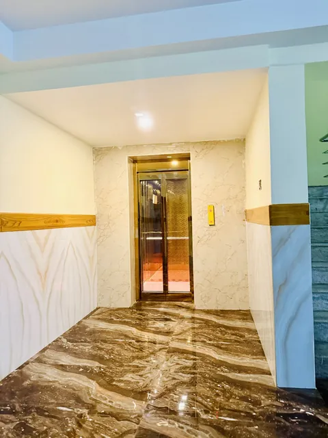 High-Speed Elevators & Corridors