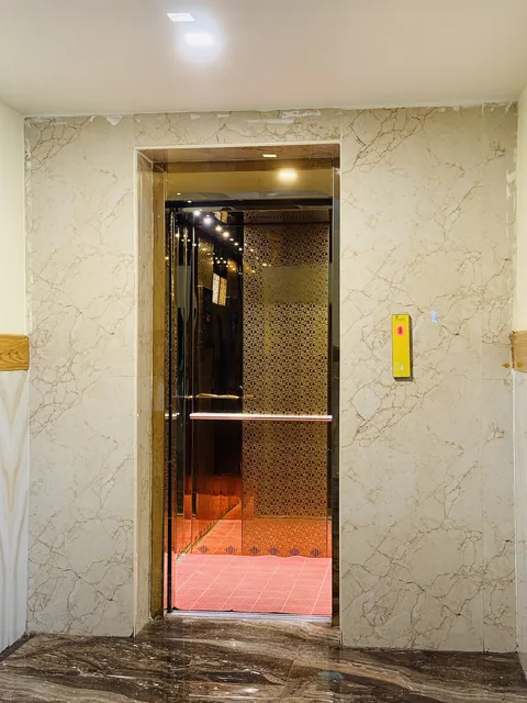 High-Speed Elevators & Corridors