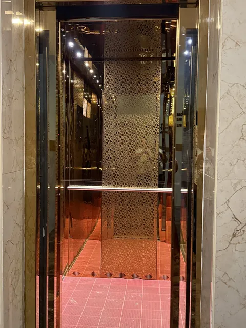 High-Speed Elevators & Corridors